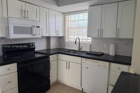 Купить кондоминиум в Майами-Бич, Флорида 1 спальня, 61.5м2, № 2053692 - фото 4