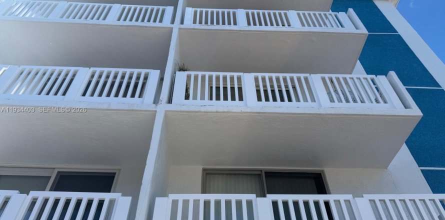 Кондоминиум с 1 спальней в Майами-Бич, Флорида № 2053692