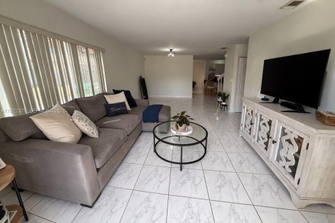 Townhouse in Miami, Florida 3 bedrooms, 169.08 sq.m. № 2038650 - photo 4