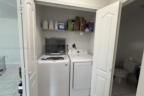 Townhouse in Miami, Florida 3 bedrooms, 169.08 sq.m. № 2038650 - photo 6