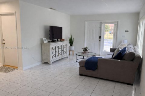 Townhouse in Miami, Florida 3 bedrooms, 169.08 sq.m. № 2038650 - photo 5