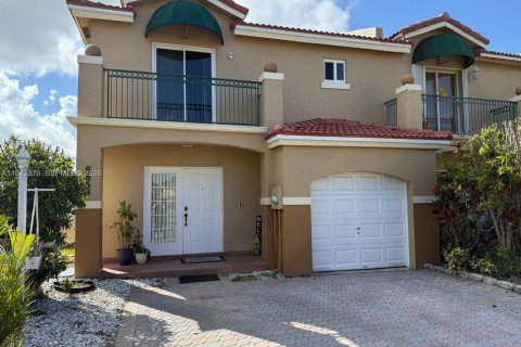 Townhouse in Miami, Florida 3 bedrooms, 169.08 sq.m. № 2038650 - photo 2