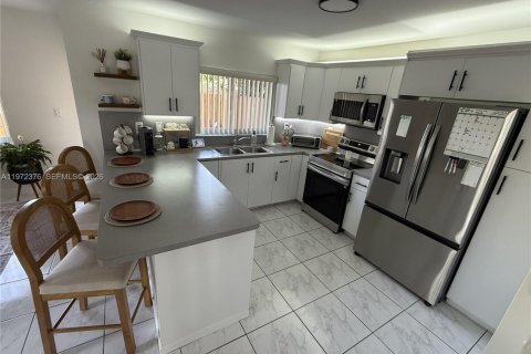 Townhouse in Miami, Florida 3 bedrooms, 169.08 sq.m. № 2038650 - photo 9