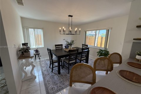 Townhouse in Miami, Florida 3 bedrooms, 169.08 sq.m. № 2038650 - photo 10