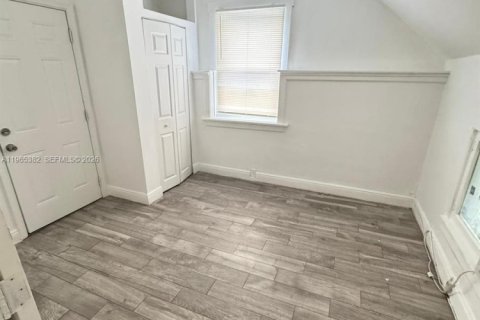 Casa en alquiler en Lake Worth, Florida, 2 dormitorios № 2026961 - foto 8