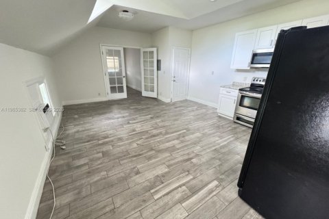 Casa en alquiler en Lake Worth, Florida, 2 dormitorios № 2026961 - foto 4