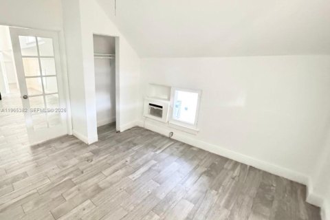 Casa en alquiler en Lake Worth, Florida, 2 dormitorios № 2026961 - foto 5