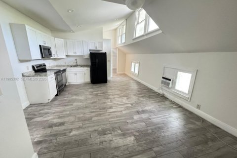 Casa en alquiler en Lake Worth, Florida, 2 dormitorios № 2026961 - foto 11