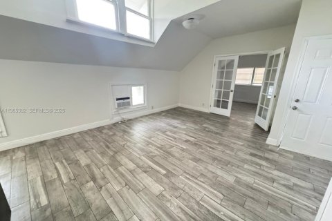 Casa en alquiler en Lake Worth, Florida, 2 dormitorios № 2026961 - foto 7