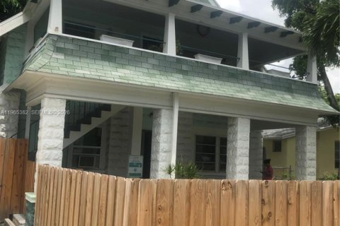 Casa en alquiler en Lake Worth, Florida, 2 dormitorios № 2026961 - foto 13