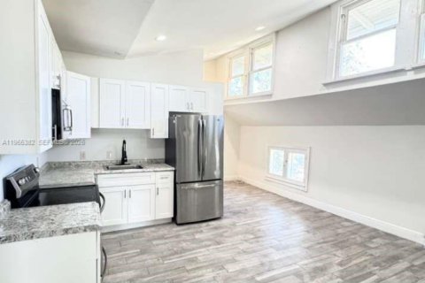 Casa en alquiler en Lake Worth, Florida, 2 dormitorios № 2026961 - foto 3