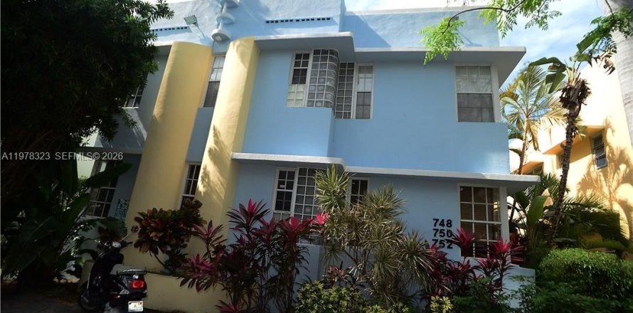 Condo in Miami Beach, Florida, 2 bedrooms  № 2042174