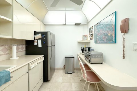 Снять в аренду кондоминиум в Майами-Бич, Флорида 1 спальня, 105.72м2, № 1965349 - фото 11