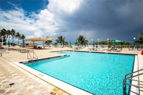 Снять в аренду кондоминиум в Майами-Бич, Флорида 1 спальня, 105.72м2, № 1965349 - фото 18