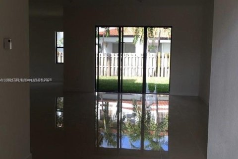 Casa en alquiler en Miami, Florida, 4 dormitorios, 213.68 m2 № 1955162 - foto 6