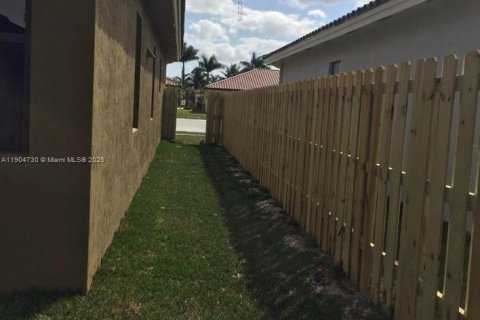 Casa en alquiler en Miami, Florida, 4 dormitorios, 213.68 m2 № 1955162 - foto 13