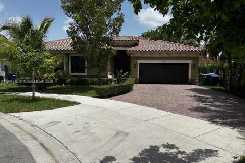 Casa en alquiler en Miami, Florida, 4 dormitorios, 213.68 m2 № 1955162 - foto 2