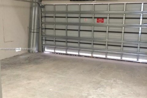 Casa en alquiler en Miami, Florida, 4 dormitorios, 213.68 m2 № 1955162 - foto 10