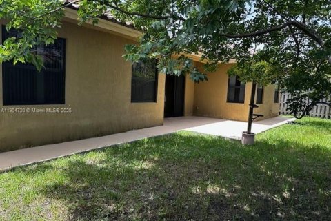 Casa en alquiler en Miami, Florida, 4 dormitorios, 213.68 m2 № 1955162 - foto 14