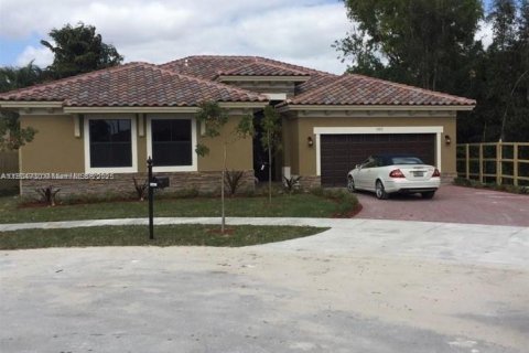 Casa en alquiler en Miami, Florida, 4 dormitorios, 213.68 m2 № 1955162 - foto 3