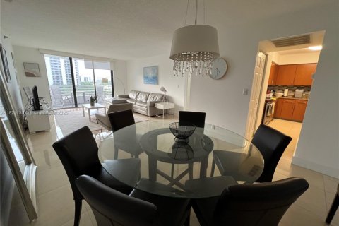 Copropriété à louer à Aventura, Floride: 2 chambres, 98.66 m2 № 1921353 - photo 3