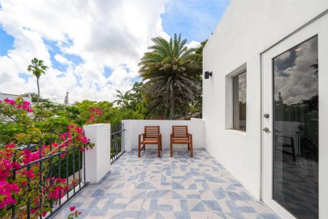 Casa en alquiler en Miami, Florida, 5 dormitorios, 252.04 m2 № 2020507 - foto 22