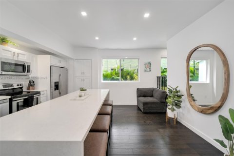 Casa en alquiler en Miami, Florida, 5 dormitorios, 252.04 m2 № 2020507 - foto 13