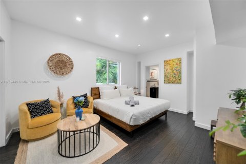 Casa en alquiler en Miami, Florida, 5 dormitorios, 252.04 m2 № 2020507 - foto 17