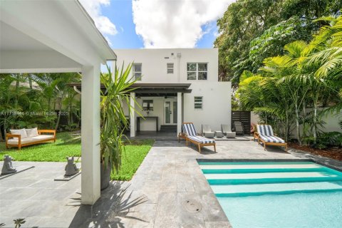 Casa en alquiler en Miami, Florida, 5 dormitorios, 252.04 m2 № 2020507 - foto 3