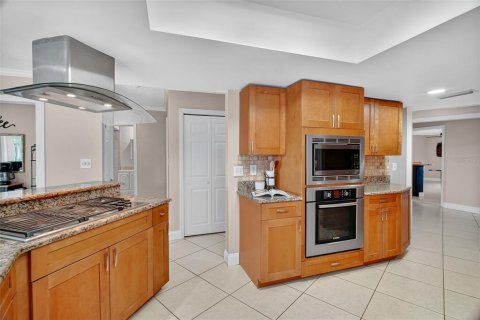 House in Maitland, Florida 4 bedrooms, 278.71 sq.m. № 2150973 - photo 17