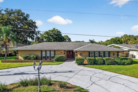 House in Maitland, Florida 4 bedrooms, 278.71 sq.m. № 2150973 - photo 2