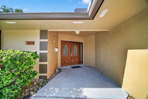 House in Maitland, Florida 4 bedrooms, 278.71 sq.m. № 2150973 - photo 15