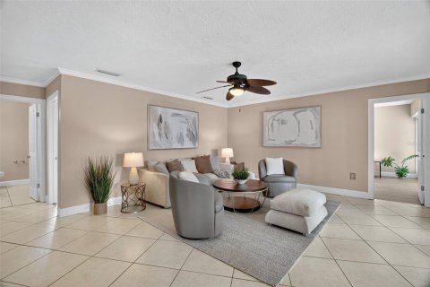 House in Maitland, Florida 4 bedrooms, 278.71 sq.m. № 2150973 - photo 21