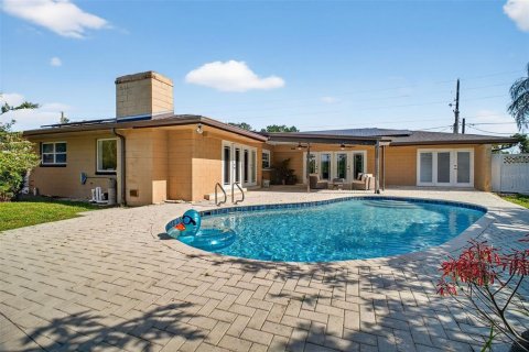House in Maitland, Florida 4 bedrooms, 278.71 sq.m. № 2150973 - photo 12