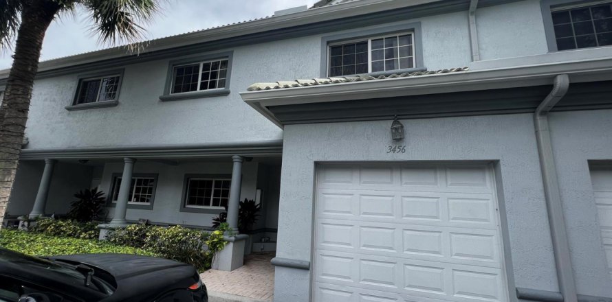 Condo à Coral Springs, Floride, 3 chambres  № 2087798