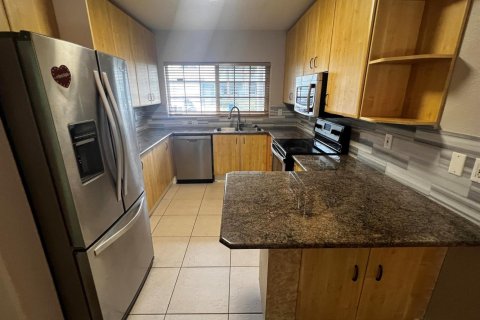 Copropriété à louer à Coral Springs, Floride: 3 chambres, 146.79 m2 № 2087798 - photo 4