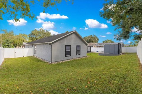 Villa ou maison à vendre à Deltona, Floride: 4 chambres, 176.24 m2 № 2423828 - photo 6
