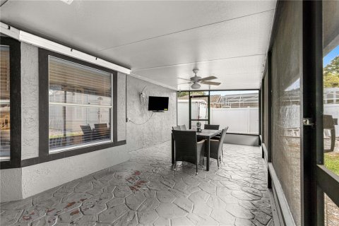 Villa ou maison à vendre à Deltona, Floride: 4 chambres, 176.24 m2 № 2423828 - photo 15