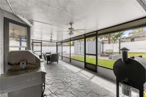 Villa ou maison à vendre à Deltona, Floride: 4 chambres, 176.24 m2 № 2423828 - photo 16