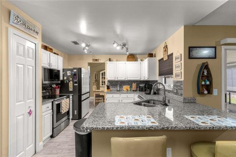 Villa ou maison à vendre à Deltona, Floride: 4 chambres, 176.24 m2 № 2423828 - photo 27