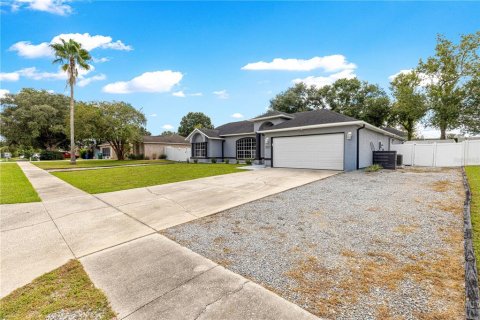 Villa ou maison à vendre à Deltona, Floride: 4 chambres, 176.24 m2 № 2423828 - photo 5