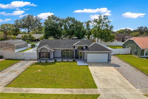 Villa ou maison à Deltona, Floride 4 chambres, 176.24 m2 № 2423828