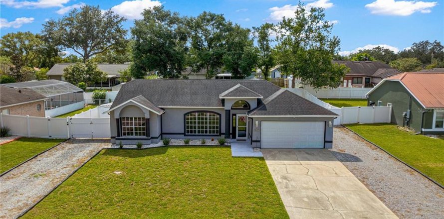 Villa ou maison à Deltona, Floride 4 chambres, 176.24 m2 № 2423828