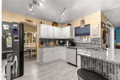Villa ou maison à vendre à Deltona, Floride: 4 chambres, 176.24 m2 № 2423828 - photo 26