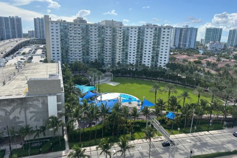 Купить кондоминиум в Санни-Айлс-Бич, Флорида 33.44м2, № 1940148 - фото 22