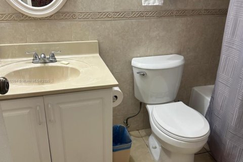 Купить кондоминиум в Санни-Айлс-Бич, Флорида 33.44м2, № 1940148 - фото 11