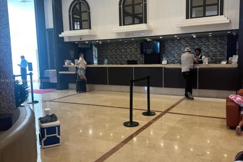 Купить кондоминиум в Санни-Айлс-Бич, Флорида 33.44м2, № 1940148 - фото 15