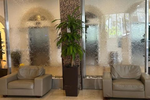 Купить кондоминиум в Санни-Айлс-Бич, Флорида 33.44м2, № 1940148 - фото 20