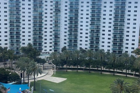 Купить кондоминиум в Санни-Айлс-Бич, Флорида 33.44м2, № 1940148 - фото 26