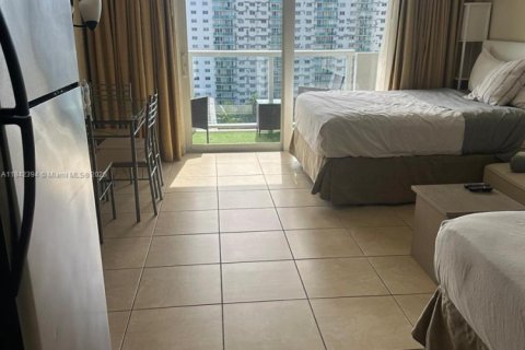 Купить кондоминиум в Санни-Айлс-Бич, Флорида 33.44м2, № 1940148 - фото 7